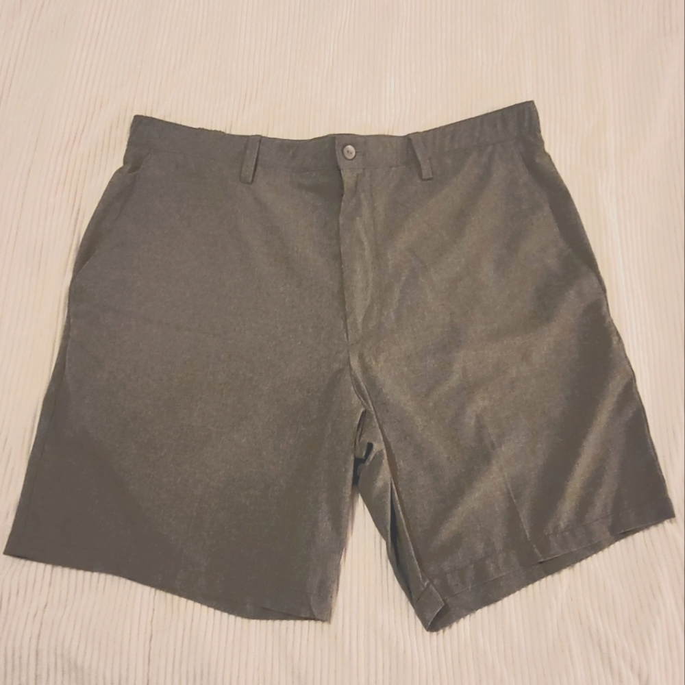 Cutter &Buck Mens GOLF  Shorts size 38- gray